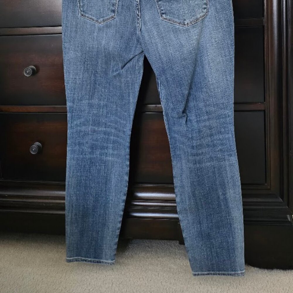 WHBM Doce Antique Embellished Limited Edition Jeans Curvy Midrise Sz 4 Short NWT - Picture 4 of 6